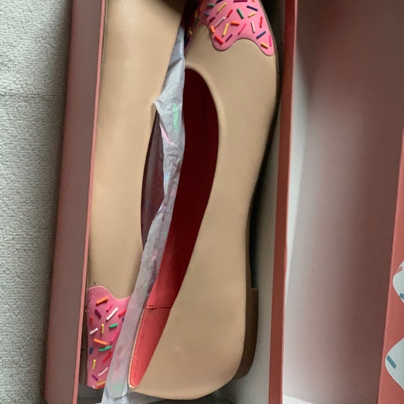 RARE! Shoe Bakery Strawberry Jimmy Flats With Sprinkle Detail - Picture 3 of 5